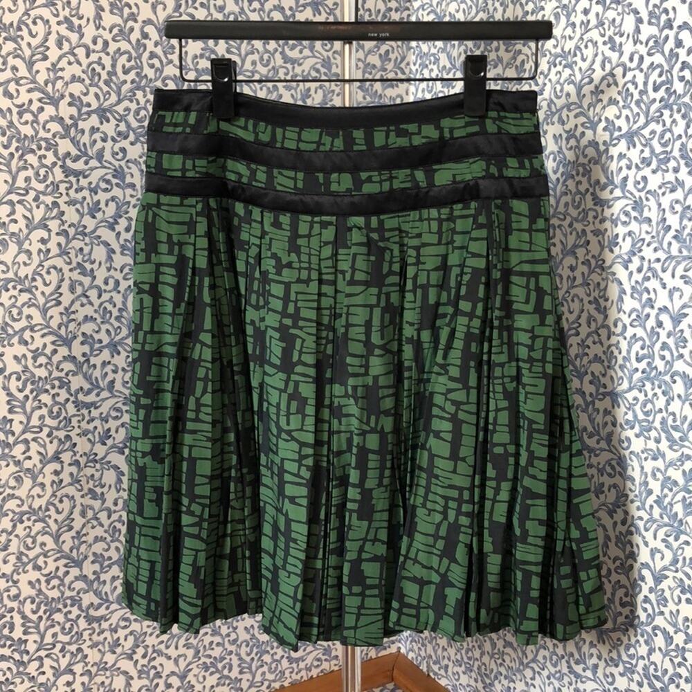 French Connection Silk Cotton Pleated Skirt Size 2 Green Black Graphic Print - Picture 8 of 8